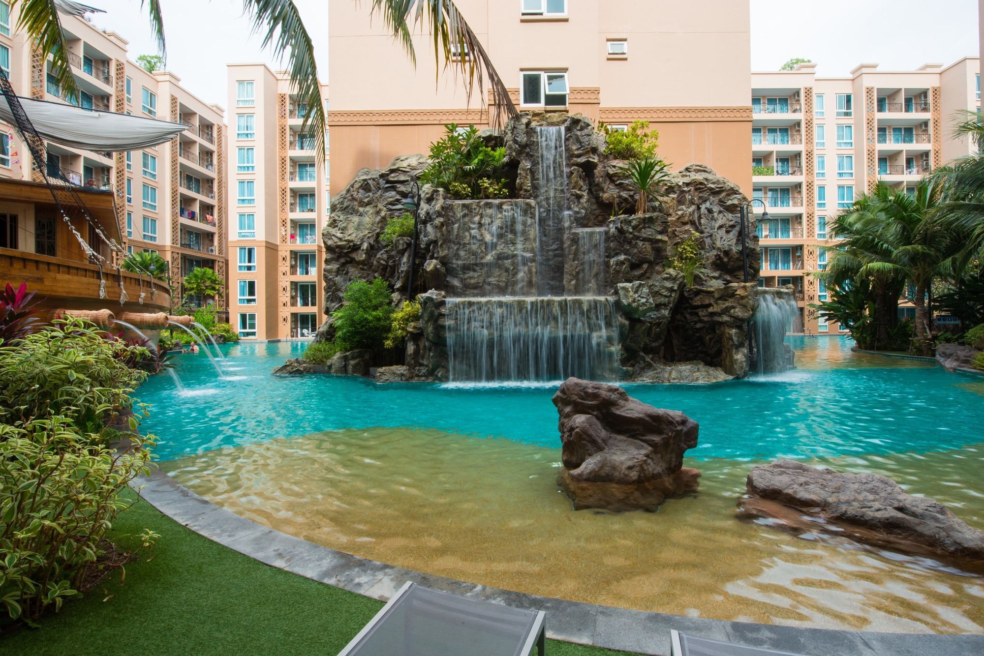Atlantis Pattaya High Service Джомтьен Экстерьер фото